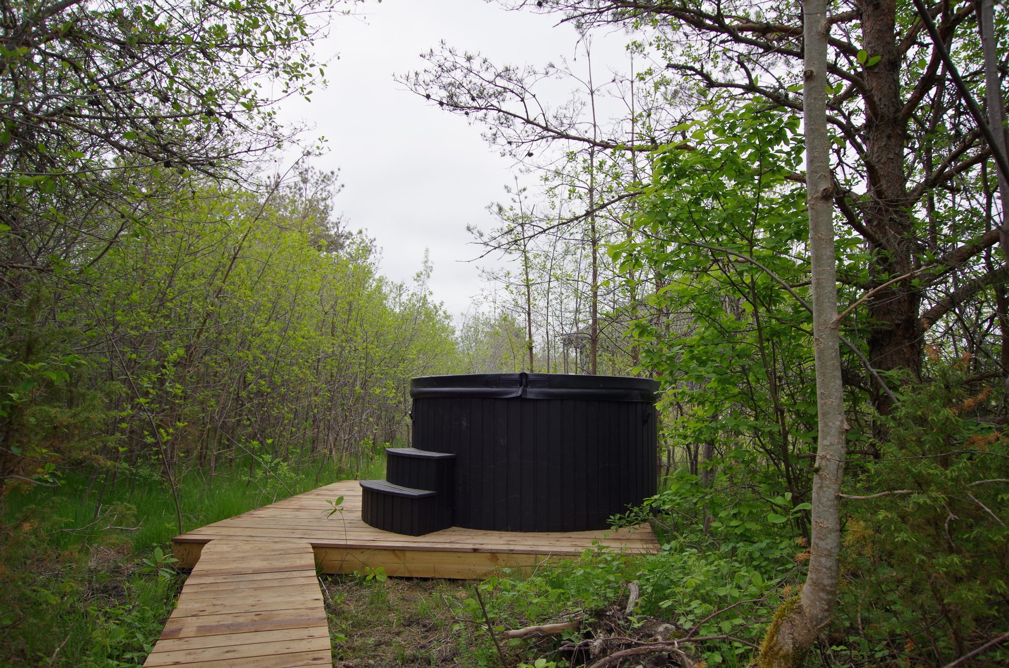Hot tub at Metsamarja in the evening